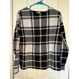 Chic Plaid Sweater - Black and White